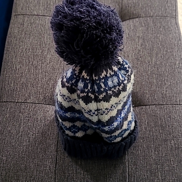 Boys pom pom hat - Picture 1 of 3